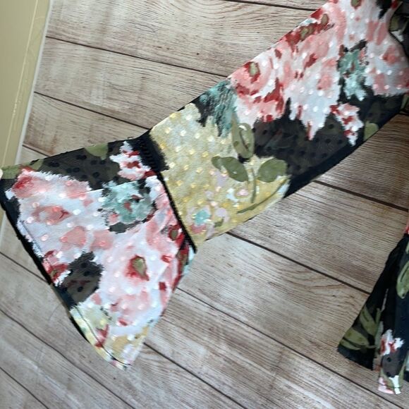 NEW WITH TAGS GIMMICKS SWISS DOT RUFFLE FLORAL TOP IN BLACK - Picture 8 of 11